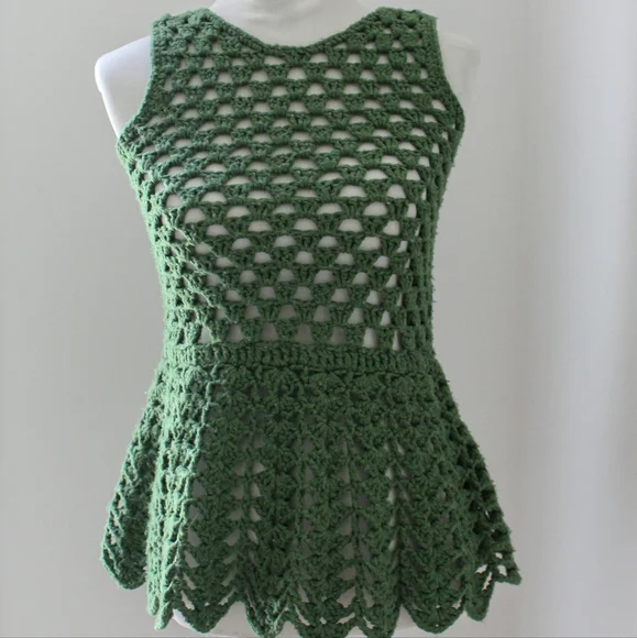 SOLD - Vintage 1960s Dark Green Crochet Peplum Tank Top Blouse / Mermaid Shirt - Picture 3 of 6